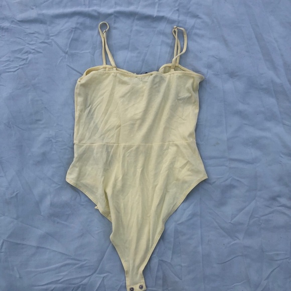 Yellow body suit - Picture 2 of 4